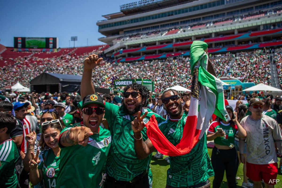 Nigerians support Mexico at 2026 World Cup wearing sombreros in stadium